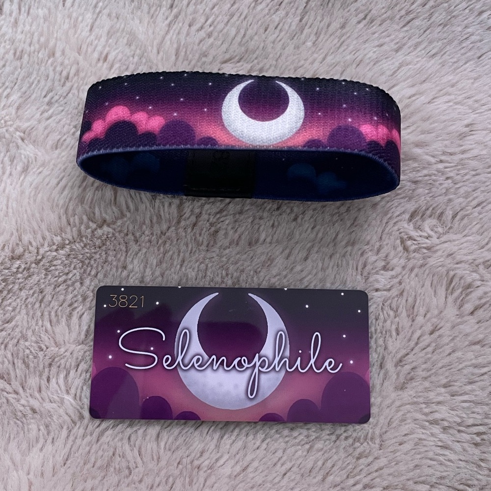 NWT Zox wristband. Selenophile. #3821
Size Large.